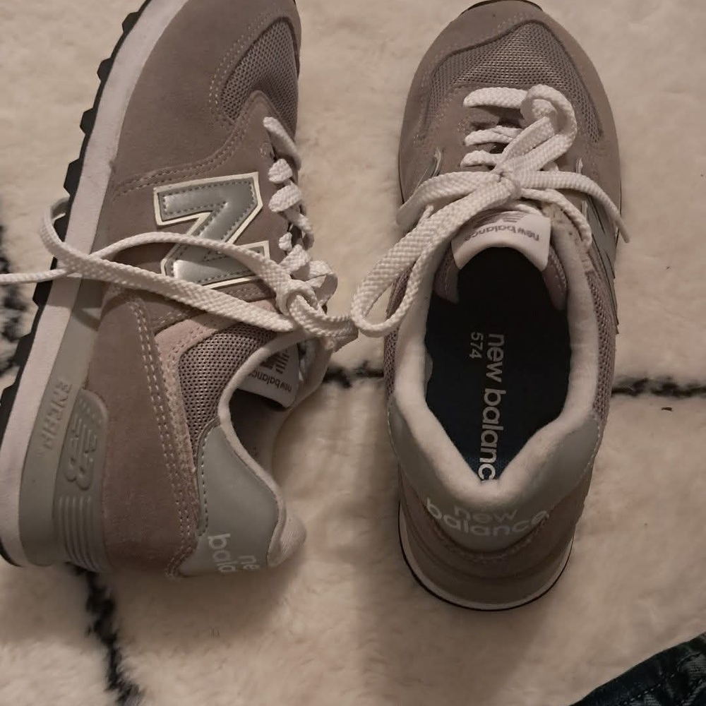 New Balance 574 in Beige and White